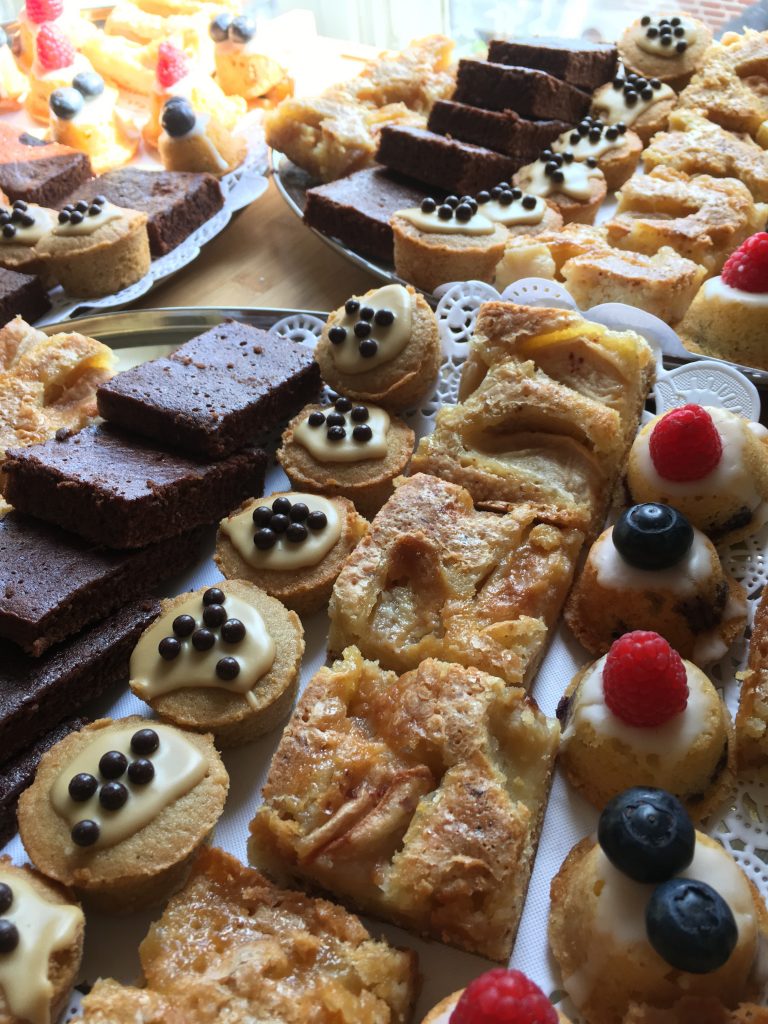 mokka en citroen cupcakes, brownies, appeltaart