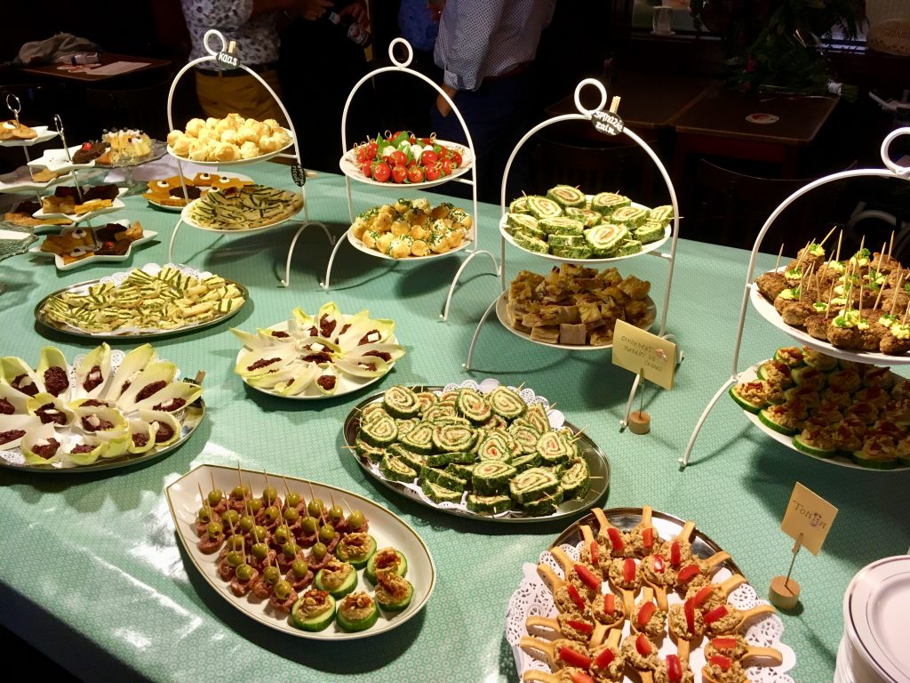 hartige hapjes buffet voor 50 personen