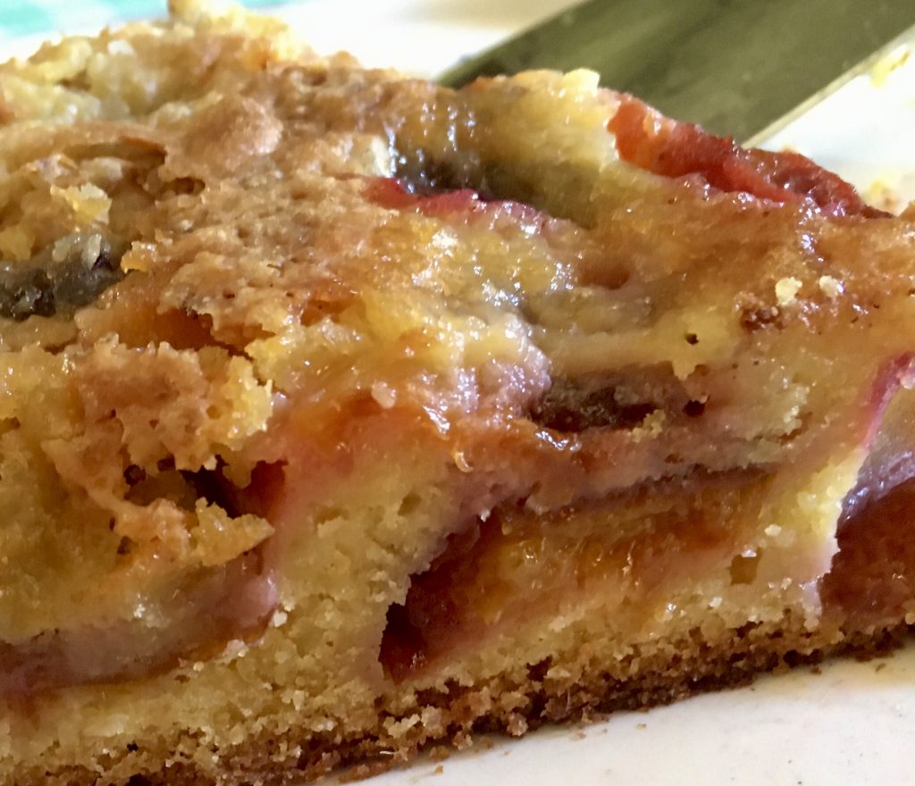 tarte aux prunes moelleuse et caramel