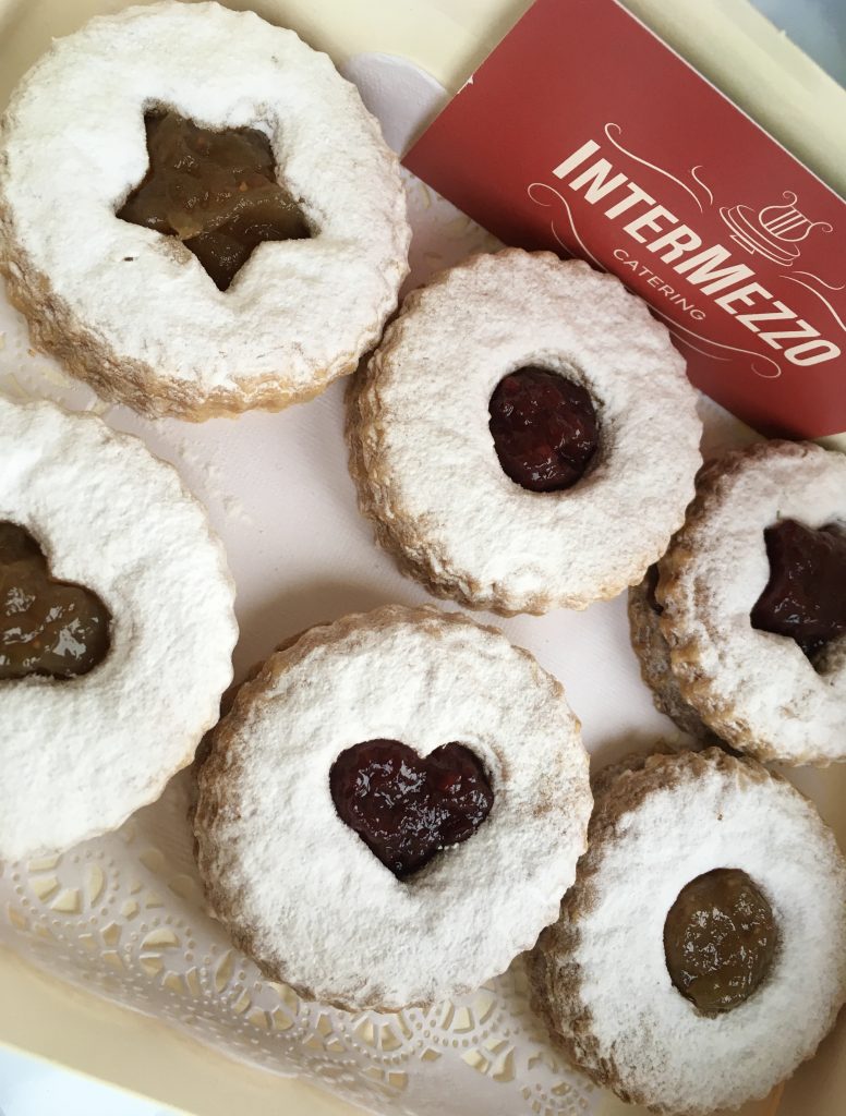 Linzer koekjes met huisgemaakte jam
