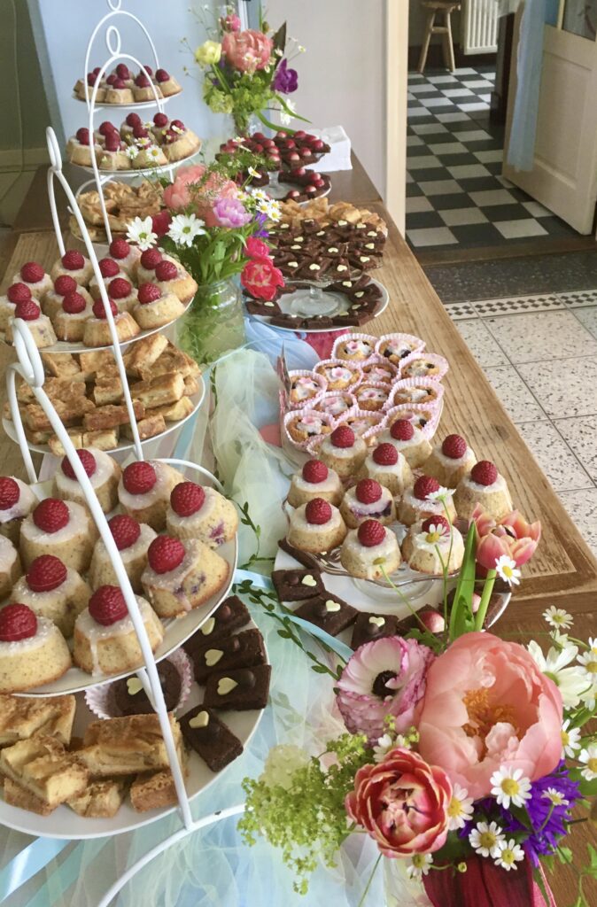 taartjesbuffet voor bruiloft, 70 personen