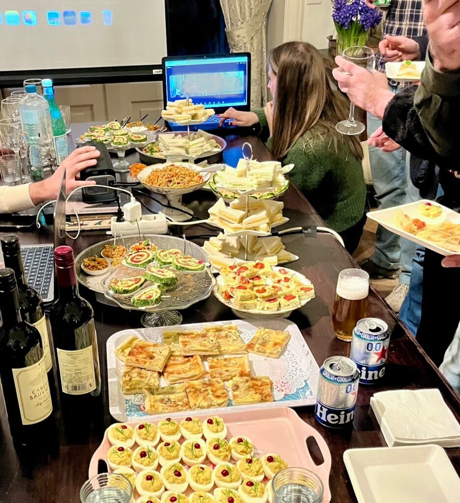 feestelijk buffet bij vergadering voor 17p