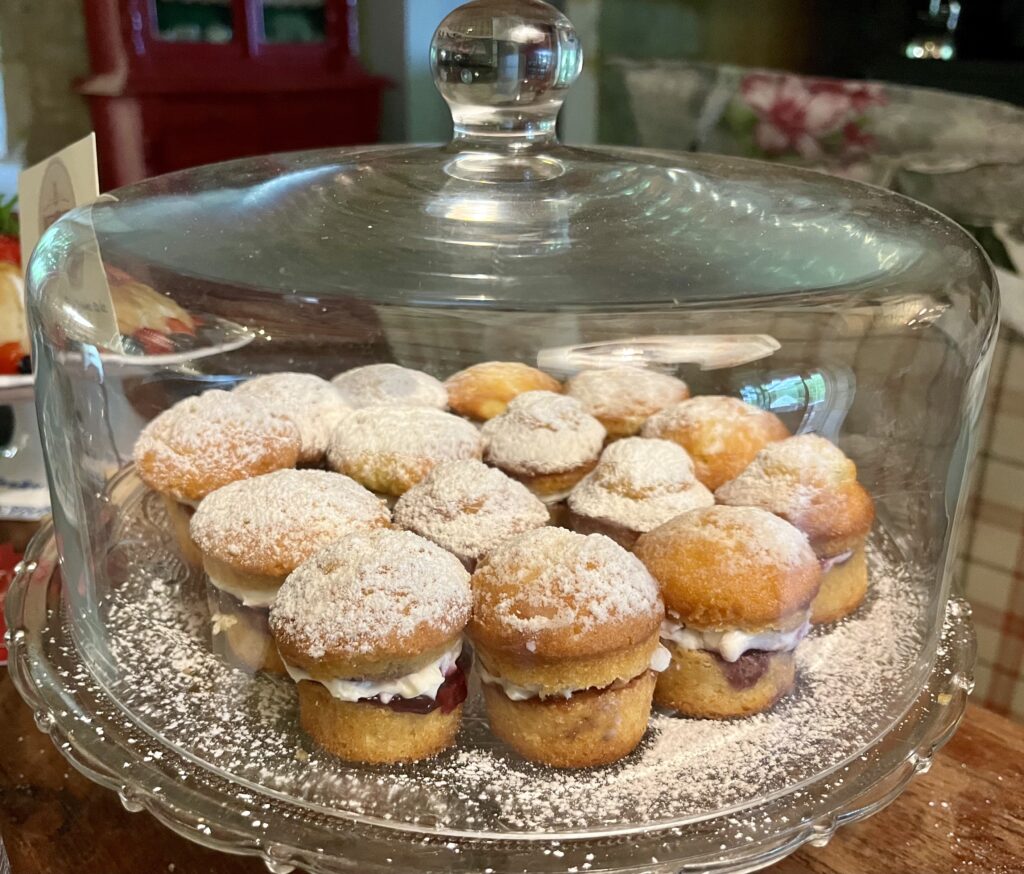 Victoria sponge cakes